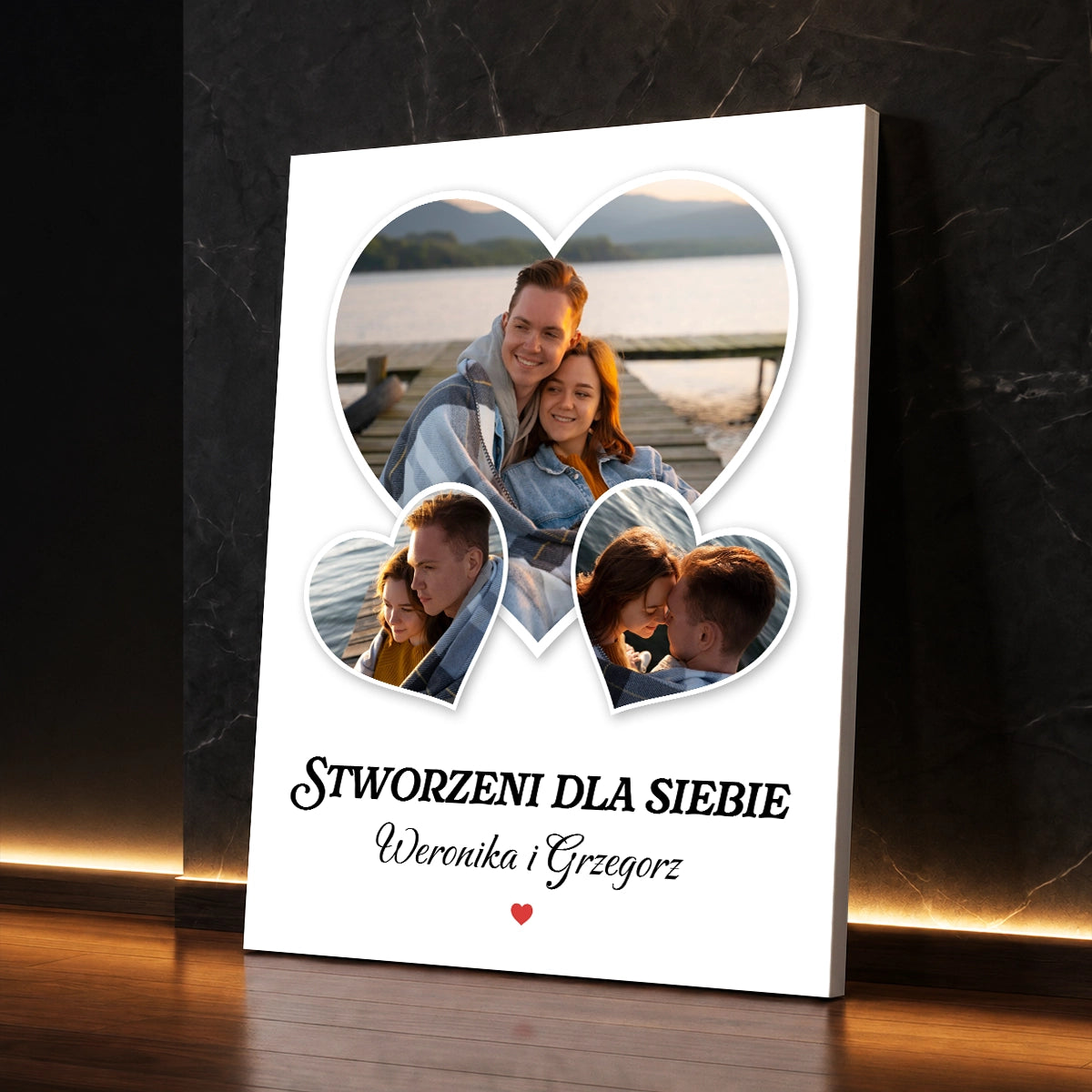 Personalizowany prezent dla pary na rocznicę – kolaż na płótnie z trzema sercami i napisem Stworzeni dla siebie