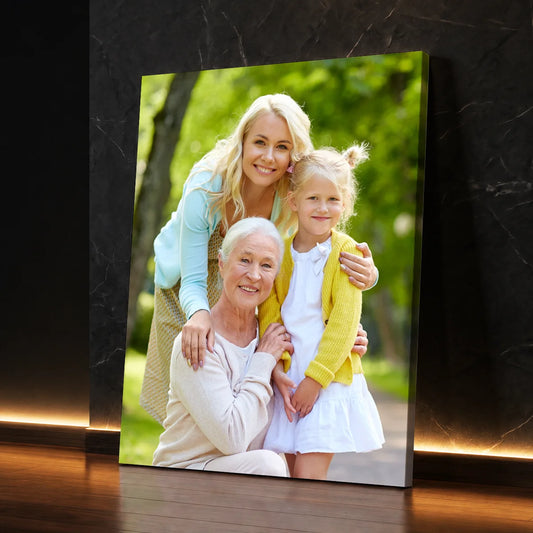 Personalizowany prezent dla mamy na urodziny od córki – fotoobraz na płótnie z fotografią trzech pokoleń kobiet