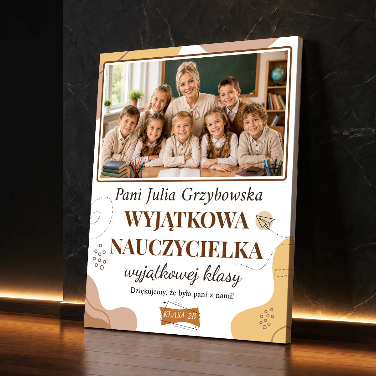 Prezent dla nauczycielki na zakończenie roku – zdjęcie klasy na płótnie z dedykacją